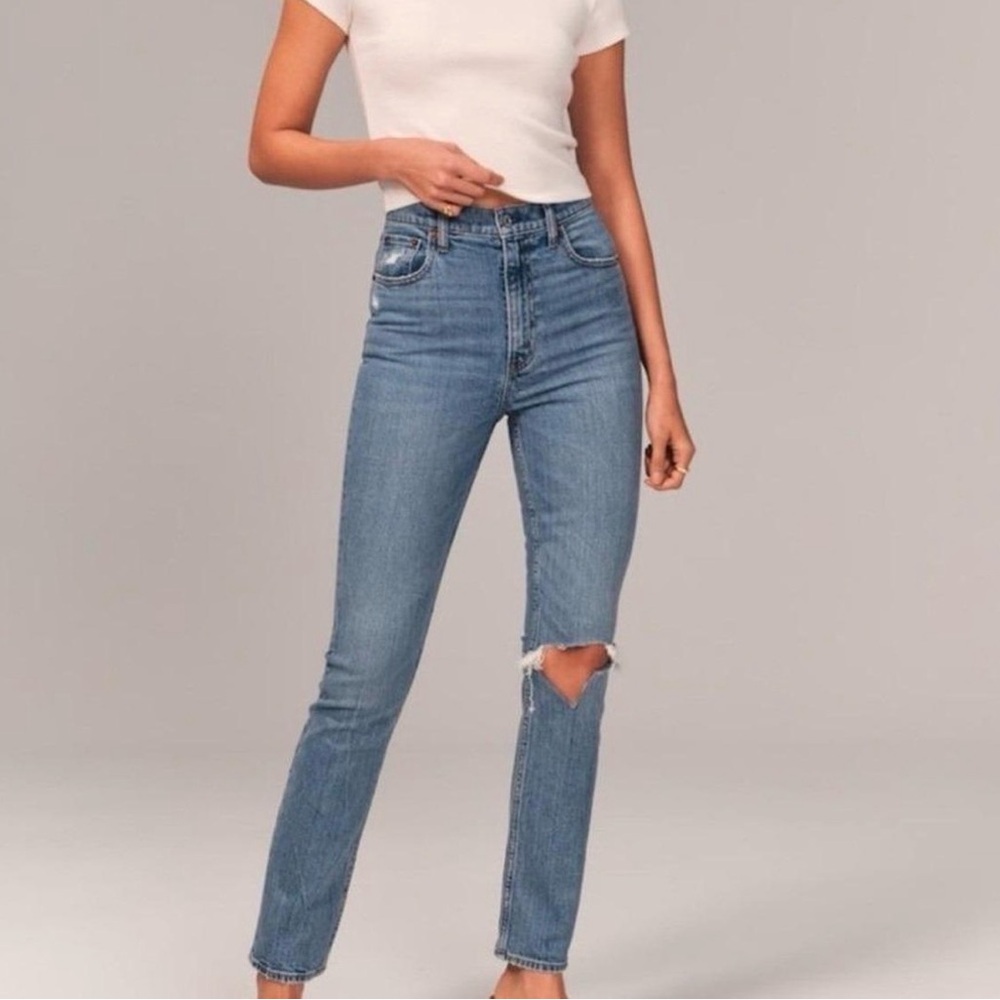 Abercrombie & Fitch Light 90s High-Rise Straight Jeans with Knee Rip